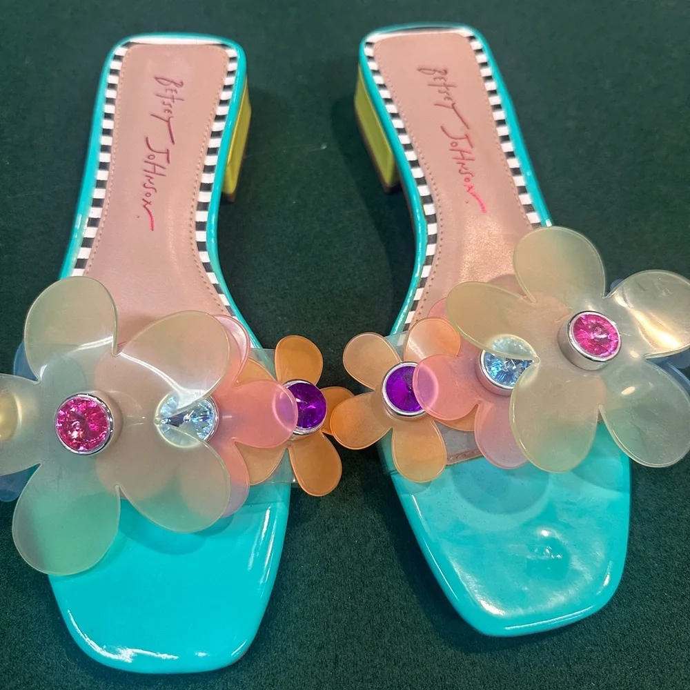 Brand new Betsy Johnson flats - Picture 1 of 5